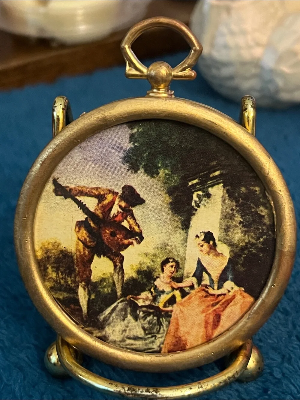 Vintage Gold Round Portrait Plaque Set Red Boy etc Ornaments 040
